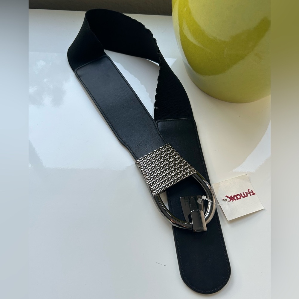 Stylish Black Belt with Silver Buckle - Picture 4 of 9